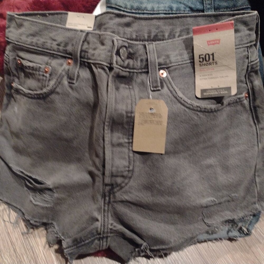 Levi 501 High rise jean shorts size 29 new with tags
